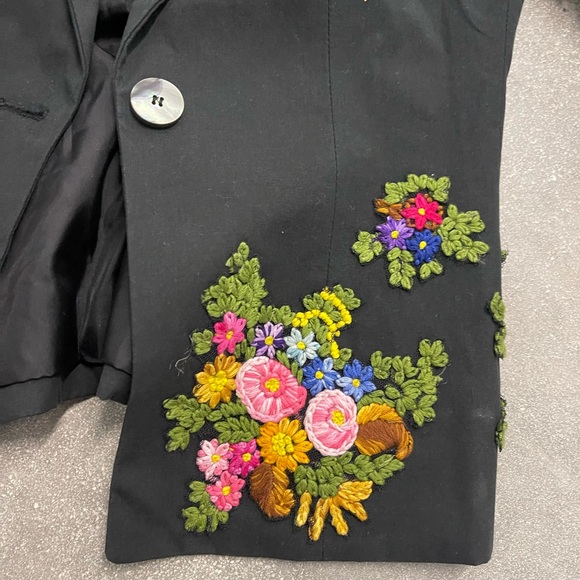 Vintage Moschino made in Italy cheap and chic floral embroidered blazer - Picture 5 of 10